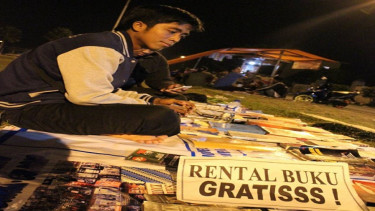 Anton Wibowo dan perpustakaan gratisnya.