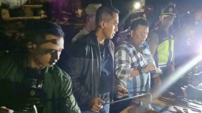 Aparat temukan berbagai senjata tajam di kolong Tol Kalijodo 