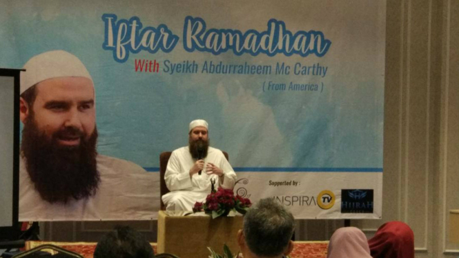 Syaikh Abdurrahem Mc Carthy, dari gengster jadi ulama di Amerika Serikat