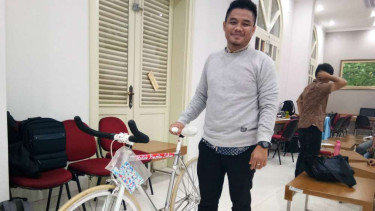 Jurnalis dapat sepeda dari Presiden Jokowi.