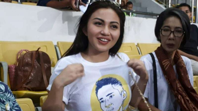 Ariel Tatum menonton langsung pertandingan Persija Jakarta vs Sriwijaya FC