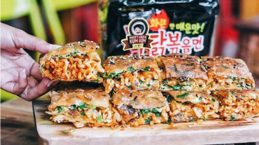 Martabak Samyang.