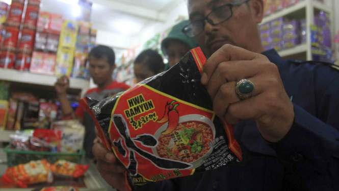 Diduga Mengandung Babi, BPOM Razia Mie Instan Impor.