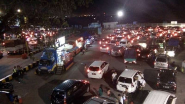 Kendaraan para Pemudik di Pelabuhan Merak.