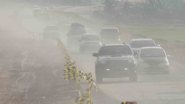 Hati-hati, Jalan Tol Brebes-Batang Berdebu