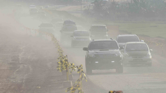 Hati-hati, Jalan Tol Brebes-Batang Berdebu