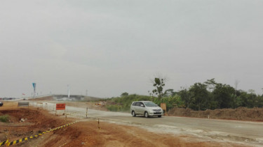 Pemudik mulai melintasi Jalan tol fungsional dari Brebes Timur hingga Gringsing.