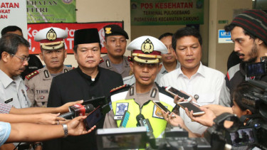 Polda Metro Jaya tes urine pengemudi bus di Terminal Pulogebang, Kamis, 22 Juni 2017.