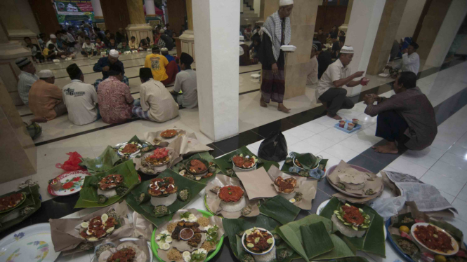Ilustrasi menu untuk buka puasa bersama umat muslim.