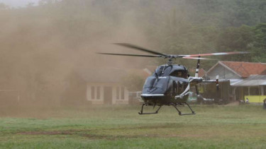 Helikopter yang ditumpangi Menhub Budi Karya Sumadi mendarat di Nagreg