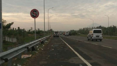 Ilustrasi bahu jalan tol