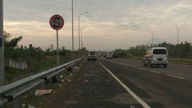 Ilustrasi bahu jalan tol