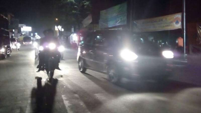 pengendara motor dan mobil