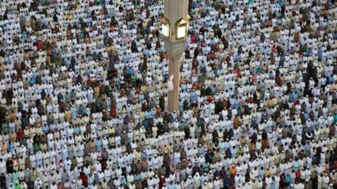 Suasana Salat Id di Masjid Nabawi.