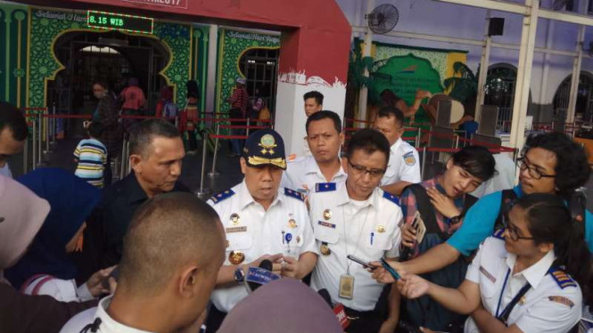 Sekjen Kemenhub Sugihardjo melakukan kunjungan ke Stasiun Pasar Senen.