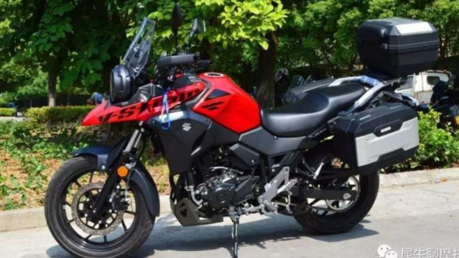 Suzuki V-Storm 250.
