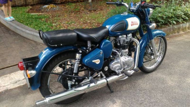 Royal Enfield Classic 350.