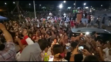 Relawan rayakan ulang tahun Jokowi dan Ahok di Kalijodo.