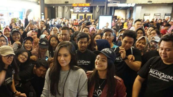 Nontong bareng pemeran film Jailangkung