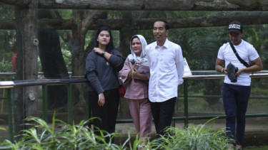 Presiden Joko Widodo bersama keluarga berlibur ke Ragunan saat libur idul fitri 2017