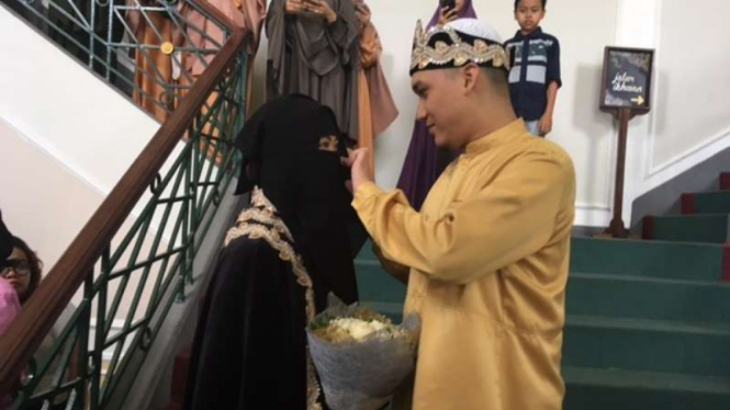 Egi John dan istri baru