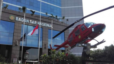 Bendera setengah tiang di kantor Basarnas