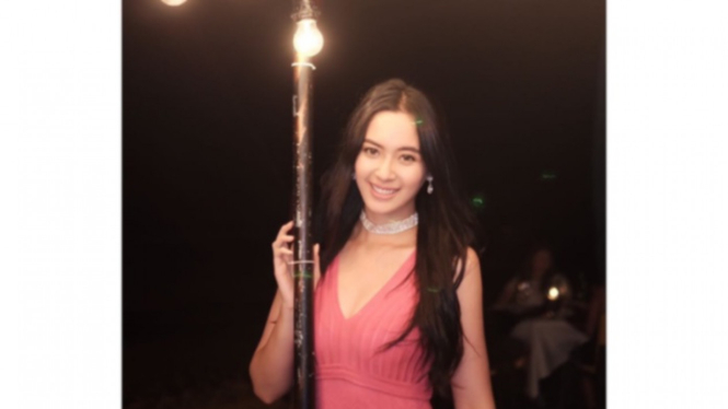 Puteri Indonesia 2014 Elvira Devinamira