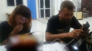 Daria dan Dzmitry saat berada di Markas Polres Kota Palembang.