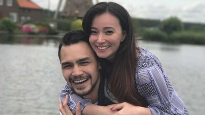 Asmirandah dan Jonas Rivanno.