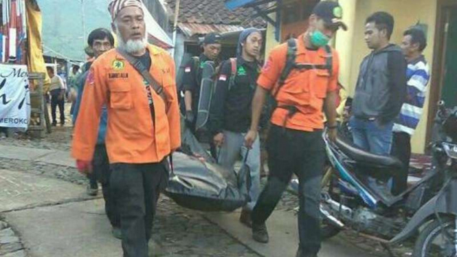 Petugas Basarnas di Temanggung