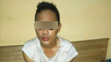  SF (30), pelaku sodomi terhadap sebelas anak di Kabupaten Pidie Aceh saat diamankan di Polsek Delima, Selasa (4/7/2017)