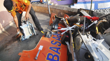 Tim SAR Evakuasi Helikopter Basarnas