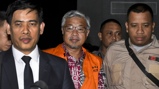 KPK Tahan Gubernur Sulawesi Tenggara Nur Alam