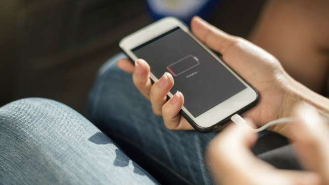 Ilustrasi baterai smartphone.