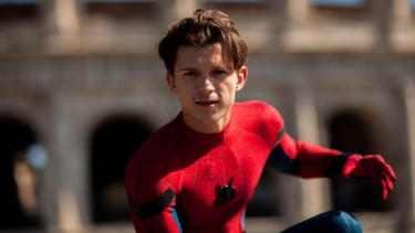 Tom Holland sebagai Spider-Man