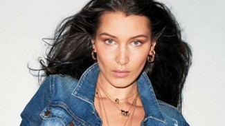 Bella Hadid Pamer Insiden Memalukan di Dunia Maya