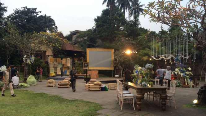 Suasana Resepsi Pernikahan Tyas Mirasih di Plataran Cilandak