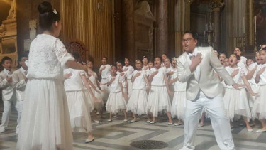 Paduan suara Anak Indonesia, The Resonanz Children Choir (TRCI),  Juara di Roma, Italia.