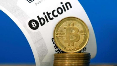 Uang bitcoin.