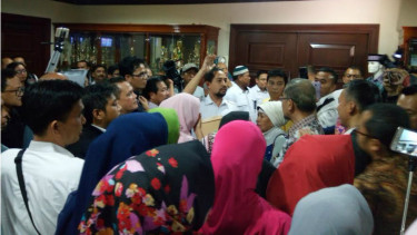 Ilustrasi penipuan jemaah oleh travel umrah.