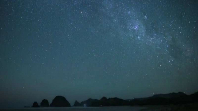 Pemandangan langit gelap di Great Barrier Island, Selandia Baru
