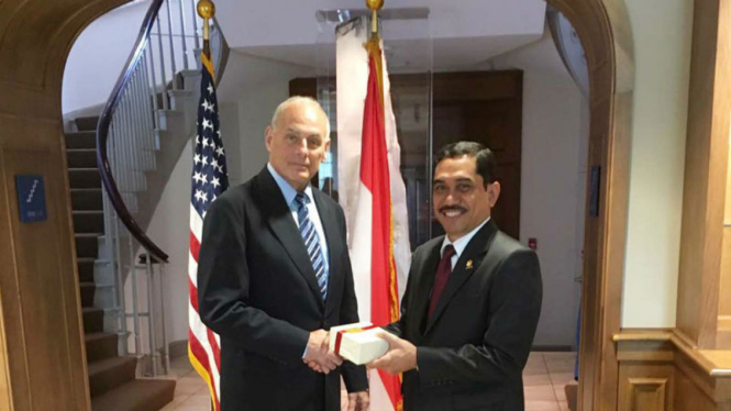 Kepala BNPT bersama Menteri Keamanan Nasional AS John F. Kelly. 