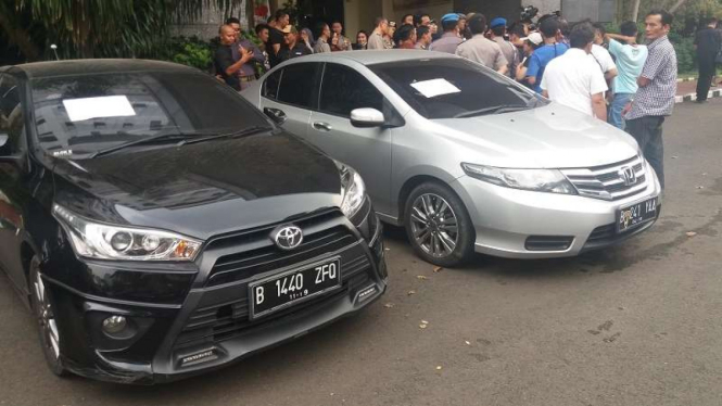 Honda City (warna silver) hasil sitaan yang dipakai pembacok Hermansyah.