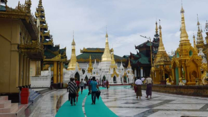 Shwedagon Pagoda, Yangon, Myanmar