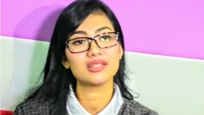 Della, adik Julia Perez.