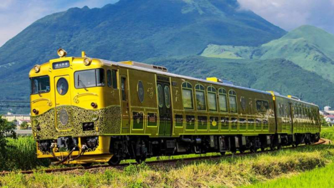 Kereta wisata Jepang