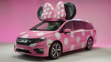 Honda Odyssey edisi Minnie Van.