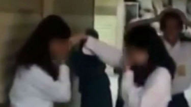 Siswi SMP Jakarta yang dibully di Thamrin City.