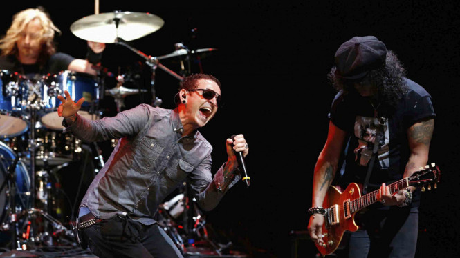 Kenangan Chester Bennington saat Tampil Bersama Linkin Park