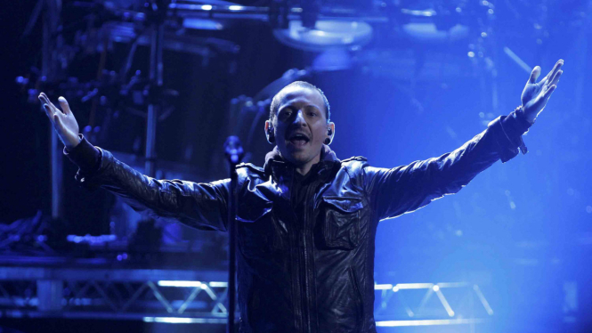 Kenangan Chester Bennington saat Tampil Bersama Linkin Park